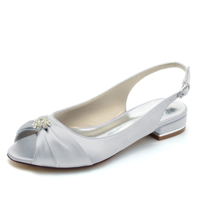 Scarpe da sposa piatte con cinturino posteriore in raso con strass e punta aperta in argento